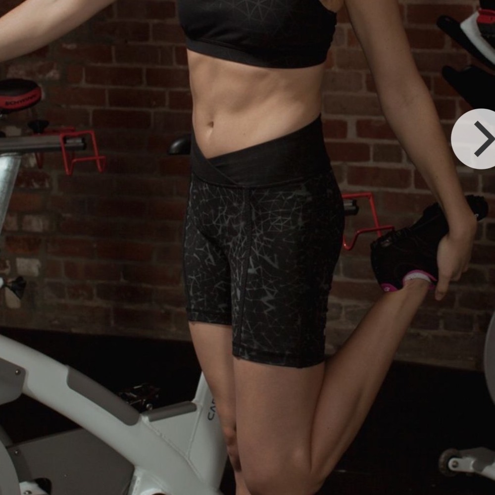 Lululemon Pedal Pace Short Black Grey Geometric Padded Cycling Spin Shorts 6